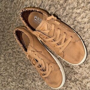 Bobs Skechers Tan Sneakers with Leopard Print Lining - Size 10